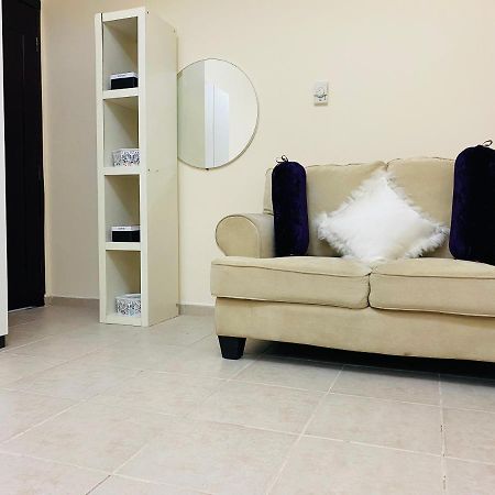 Nash Guest House Females Only Dubai Esterno foto