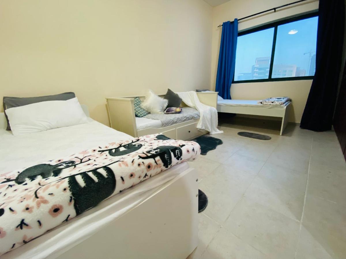 Nash Guest House Females Only Dubai Esterno foto