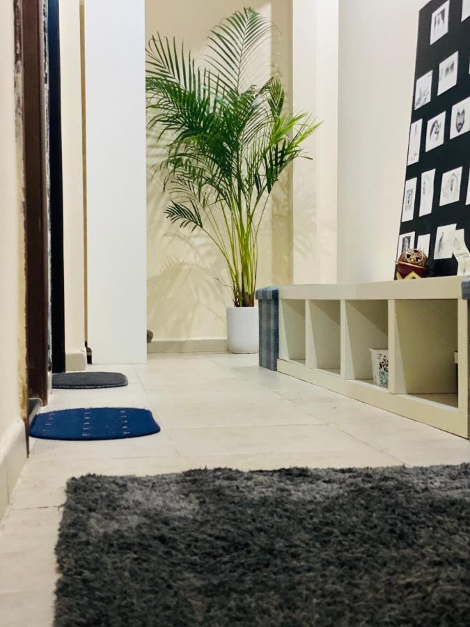 Nash Guest House Females Only Dubai Esterno foto