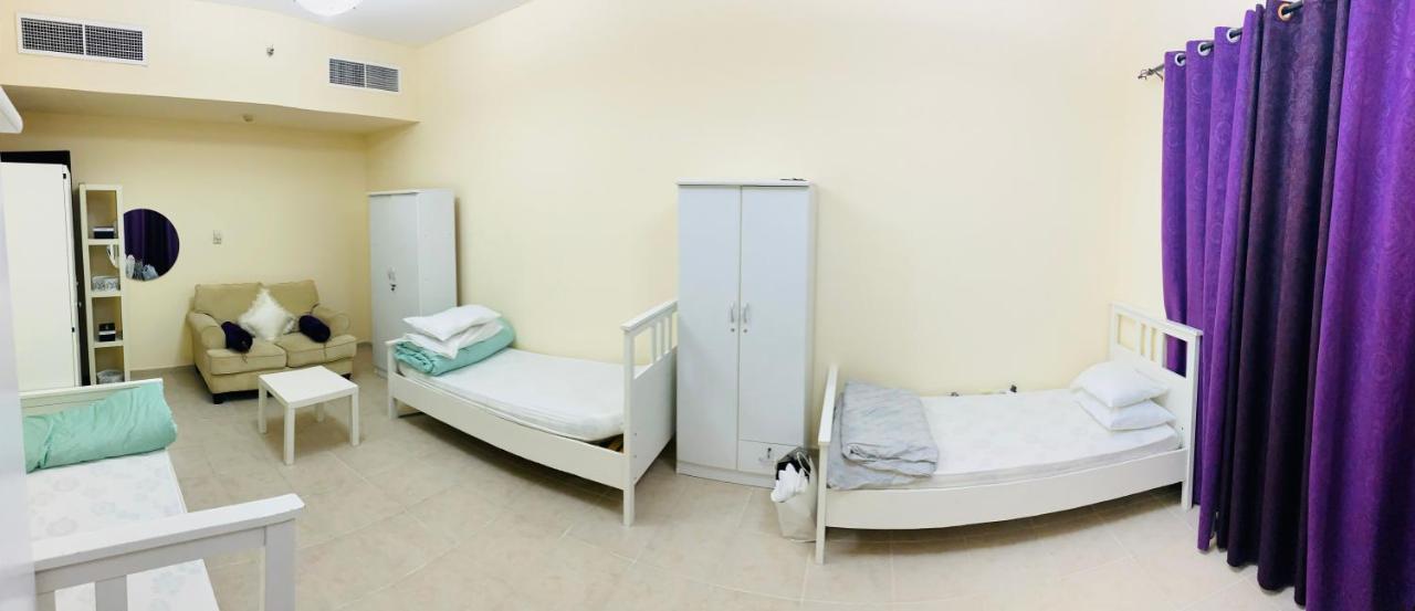 Nash Guest House Females Only Dubai Esterno foto