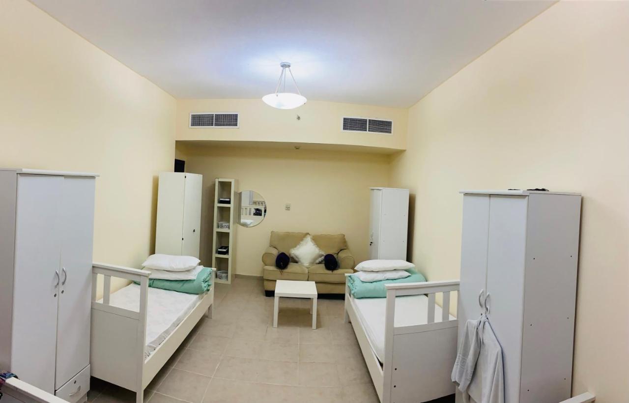 Nash Guest House Females Only Dubai Esterno foto