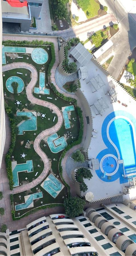 Nash Guest House Females Only Dubai Esterno foto