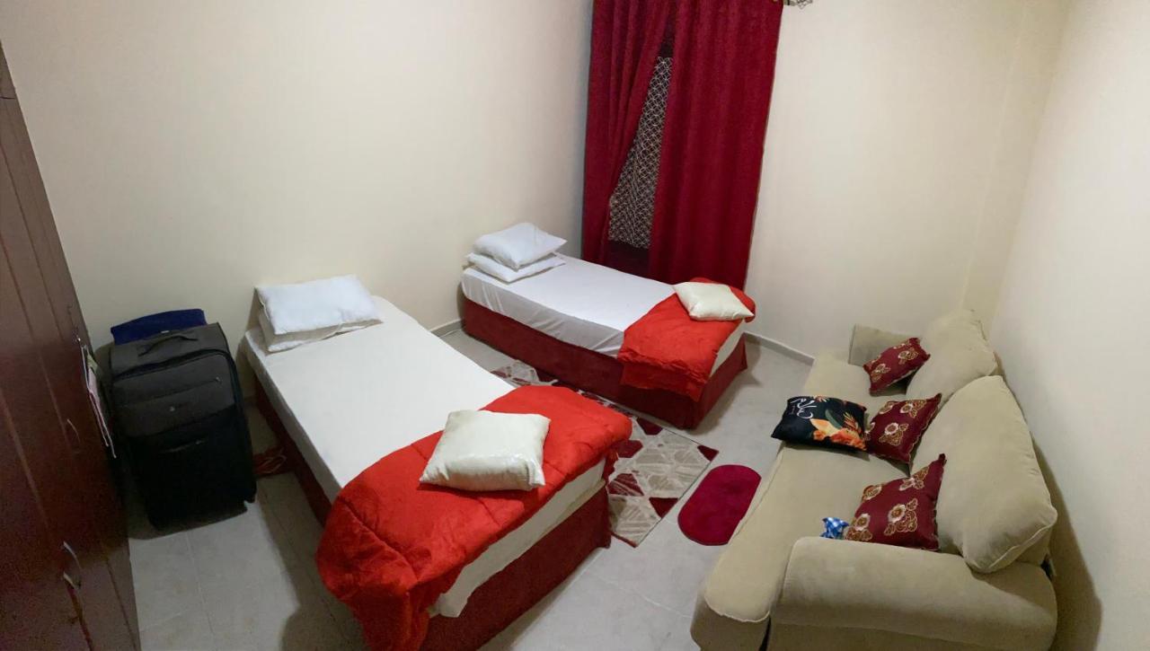 Nash Guest House Females Only Dubai Esterno foto
