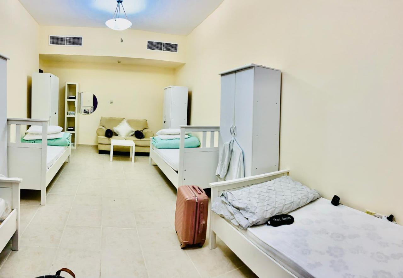 Nash Guest House Females Only Dubai Esterno foto