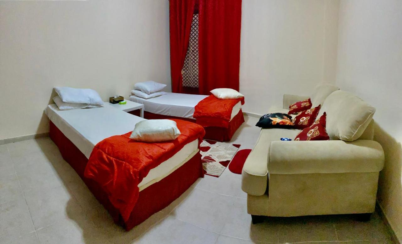 Nash Guest House Females Only Dubai Esterno foto