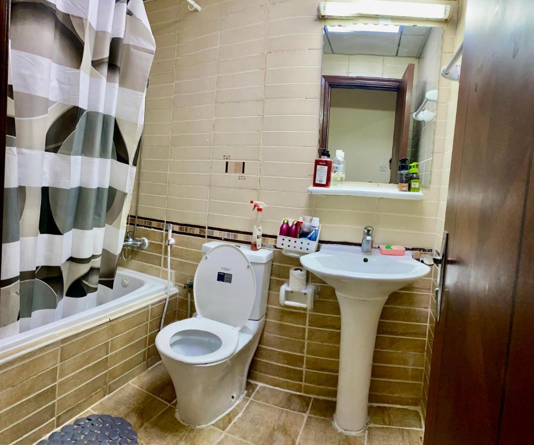 Nash Guest House Females Only Dubai Esterno foto